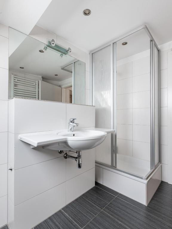 limehome Berlin Kopenhagener Straße photo