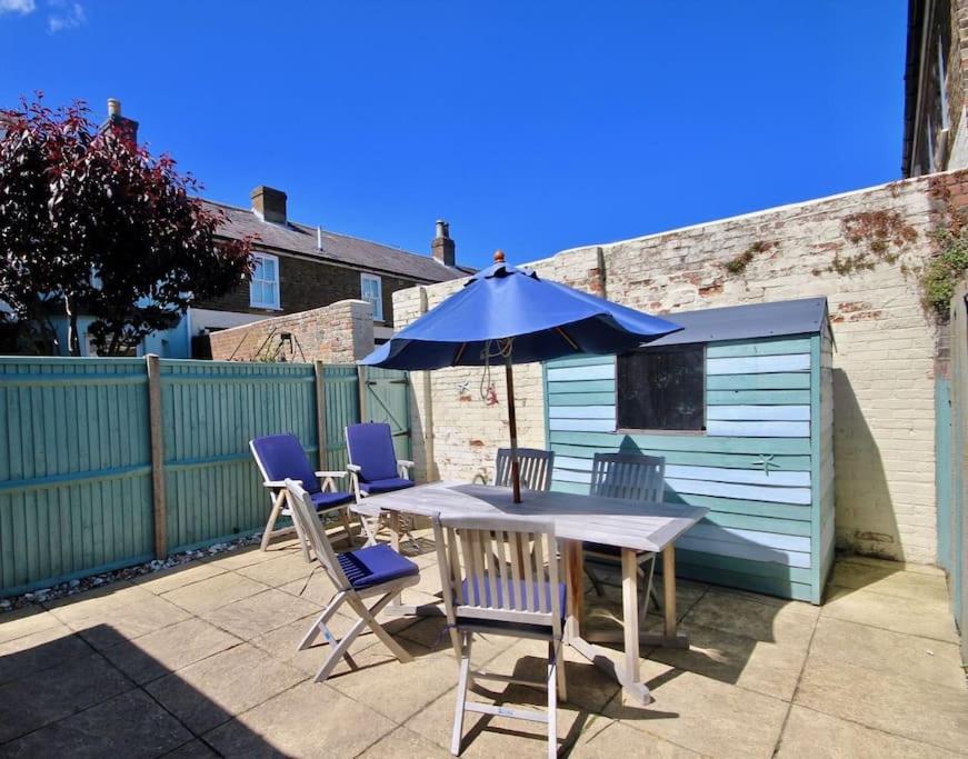 Gerald's Place, Deal