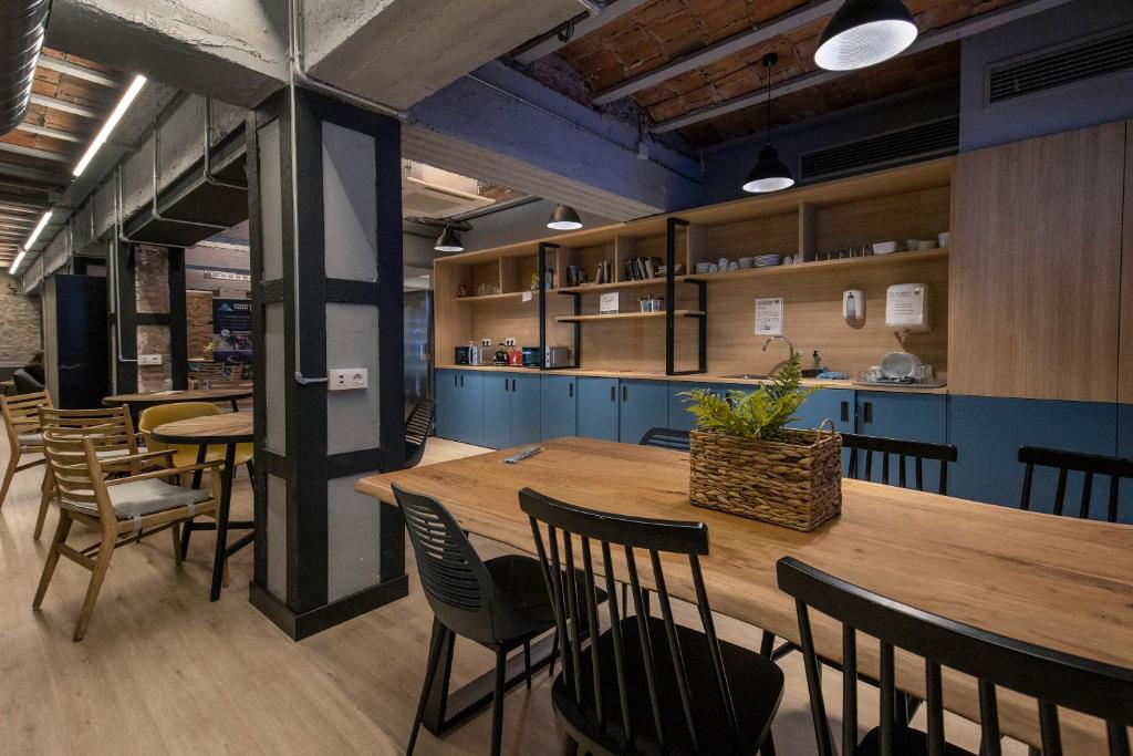 Font Andorra Hostel by Nexta, La Massana