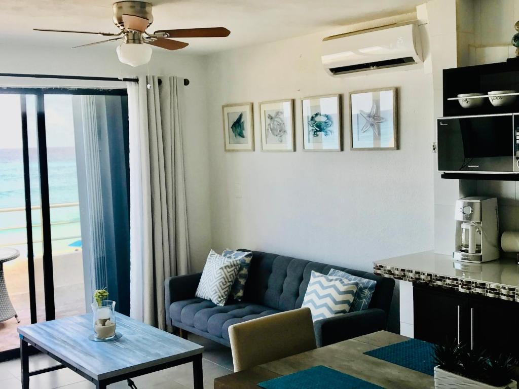 Cancun Hotel Zone, Beachfront 2 BR Apartment - Prime Location - 2