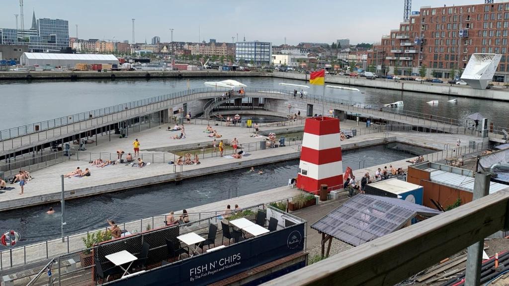 Apartment directly to seafront of Bassin 7 with big balcony and free parking, Arhus