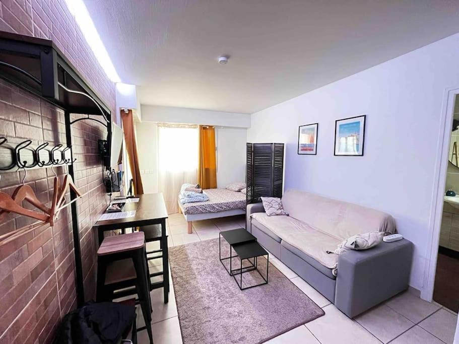 Parking + piscine, tout confort, proche aéroport & mer, Saint-Laurent-du-Var