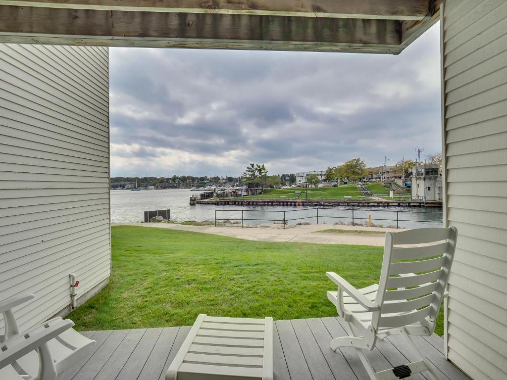 117C Edgewater Inn, Charlevoix