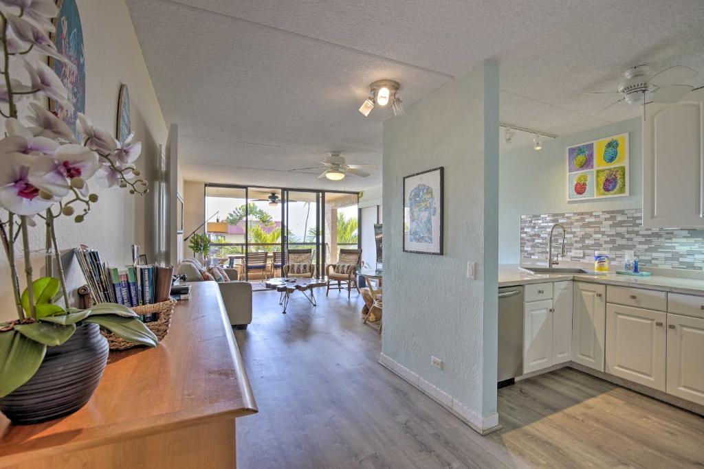 Downtown Kona Condo with Pool Access Walk to Beach 전경