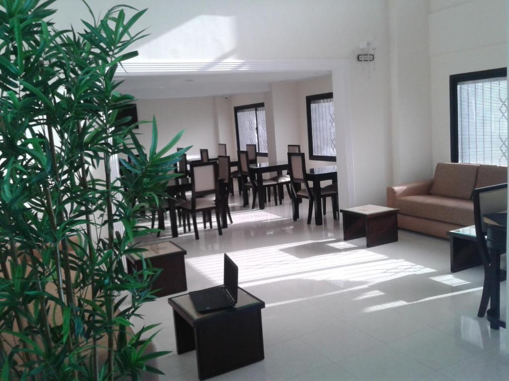 Shared lounge/TV area