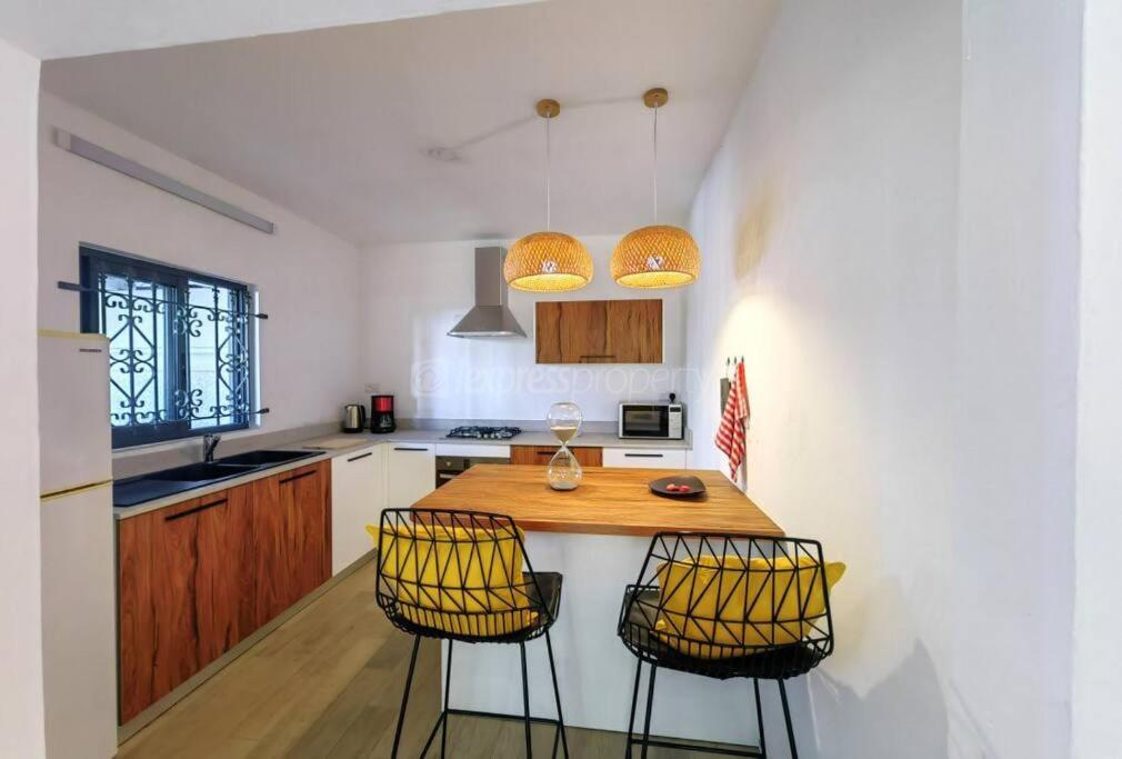 Summerhouse with all amenities., Grand Bay