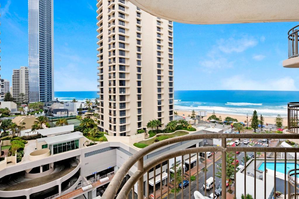 Central Getaway With Ocean Views - CoastHM, Gold Coast