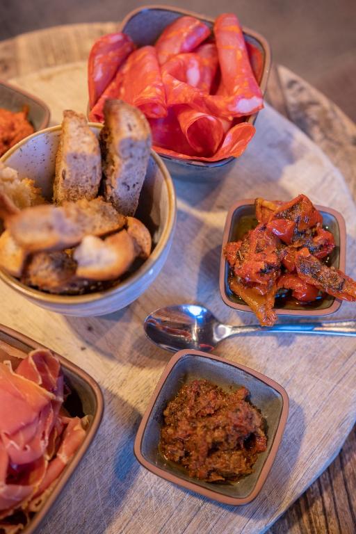 อาหารและเครื่องดื่ม