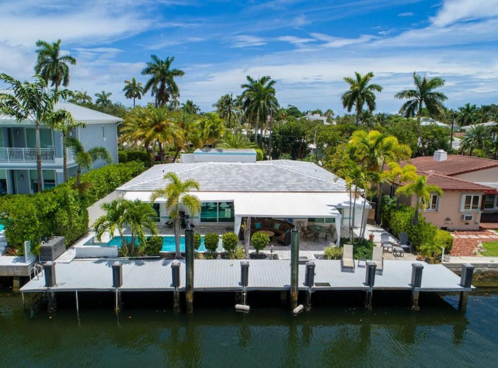 Casa Flamingo Intracoastal Front with Heated Pool a and 75 ft Dock, Fort Lauderdale