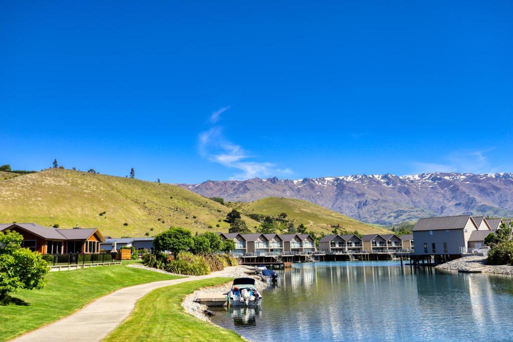 Exterior view, Marsden Lake Resort Central Otago in Cromwell