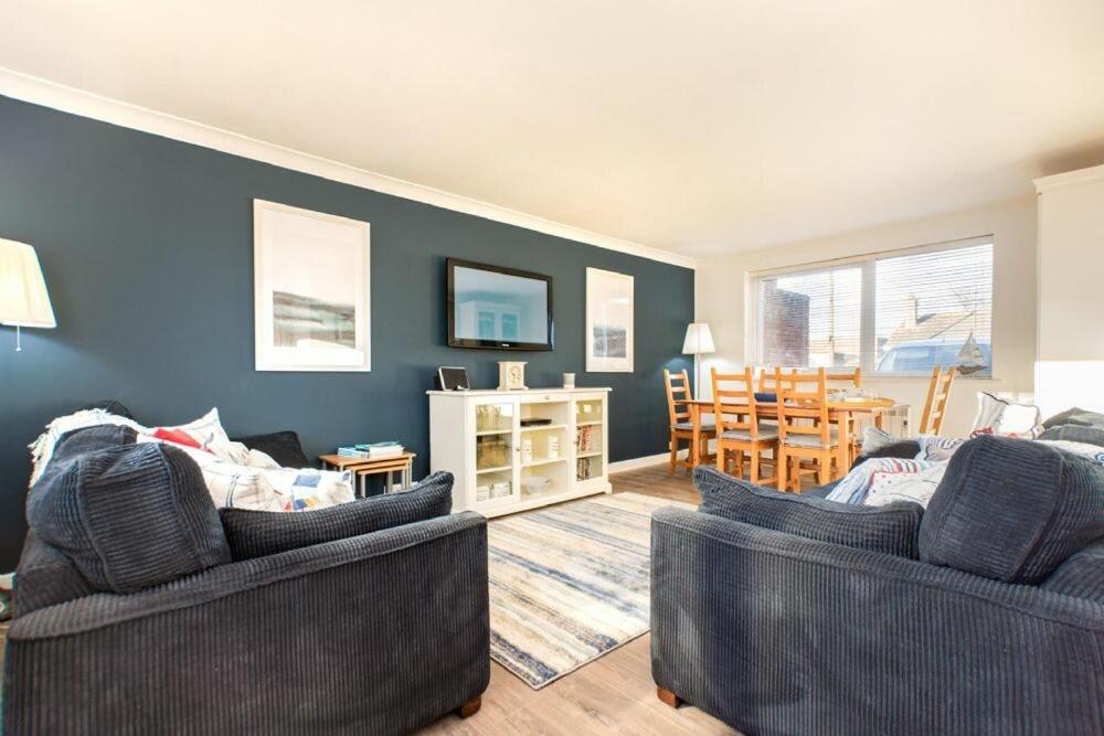 Stones Throw, Beadnell