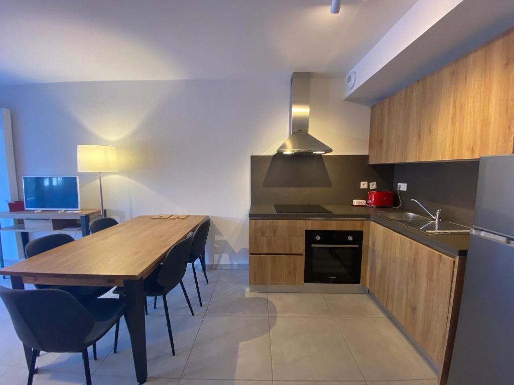 Appartement lumineux et contemporain avec parking privé, proche télécabine du Linga - FR-1-693-48 - 2