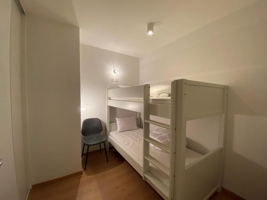 Appartement lumineux et contemporain avec parking privé, proche télécabine du Linga - FR-1-693-48 - 4