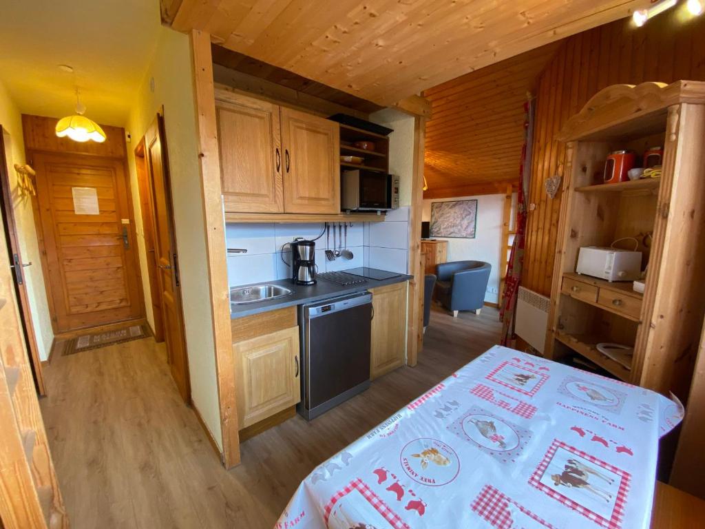 Appartement avec balcon, proche de Petit-Châtel, avec WIFI - FR-1-693-68 - 1