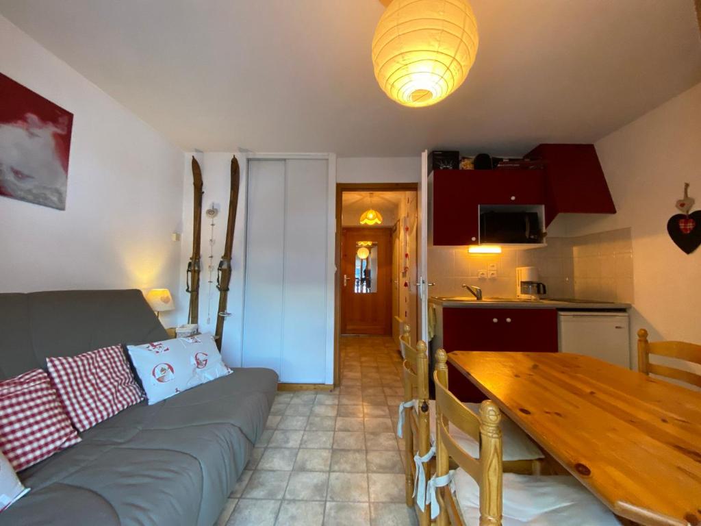 Studio tranquille avec balcon et parking proche centre Châtel - FR-1-693-59 - 3