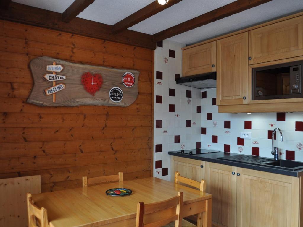 Appartement charmant près des pistes avec balcon et parking - FR-1-693-75 - 4