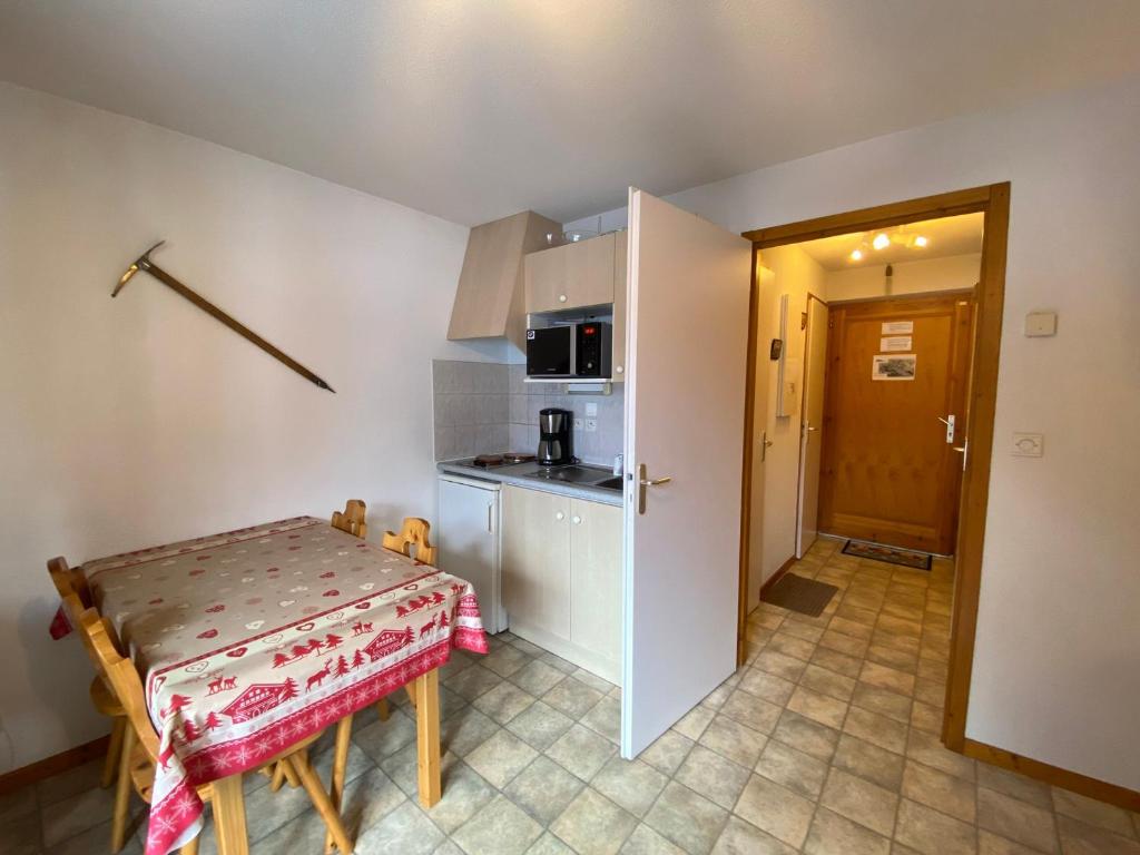 Studio paisible proche centre, balcon et parking - FR-1-693-78 - 2