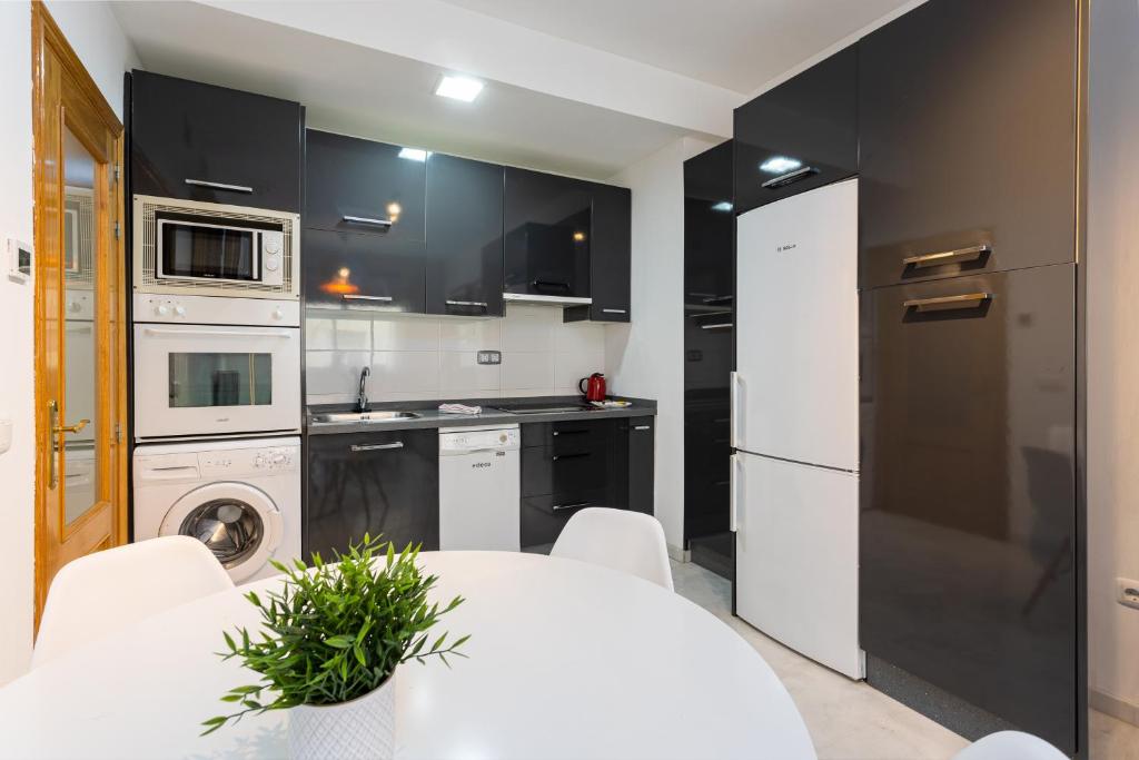 Holidays2Malaga Carrera Capuchinos Aircon Downtown & Parking Optional - 5