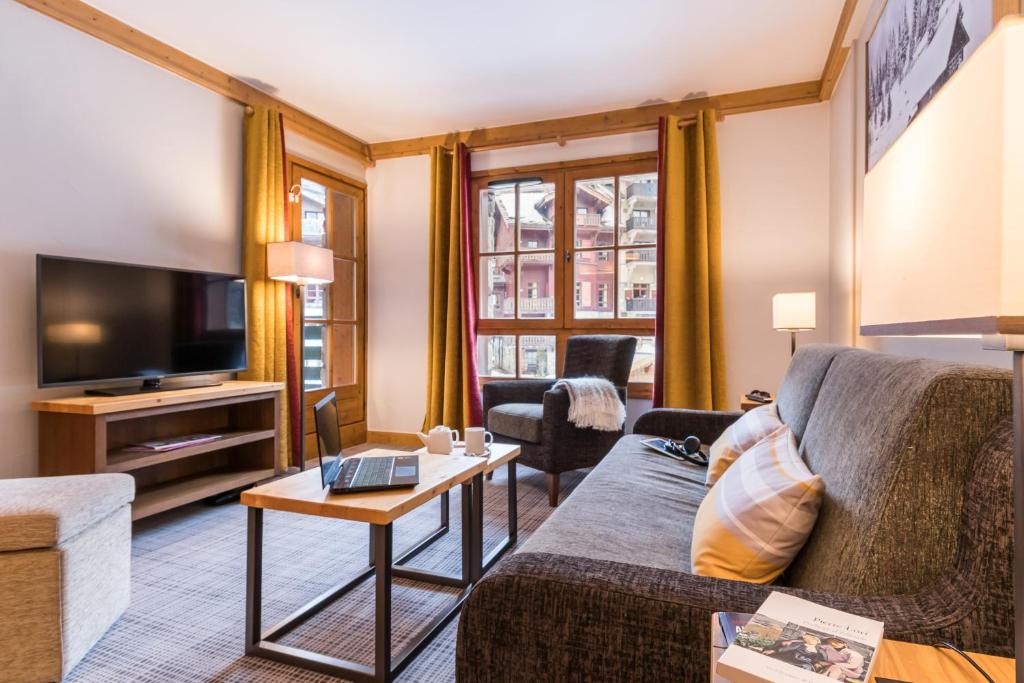 Shared lounge/TV area