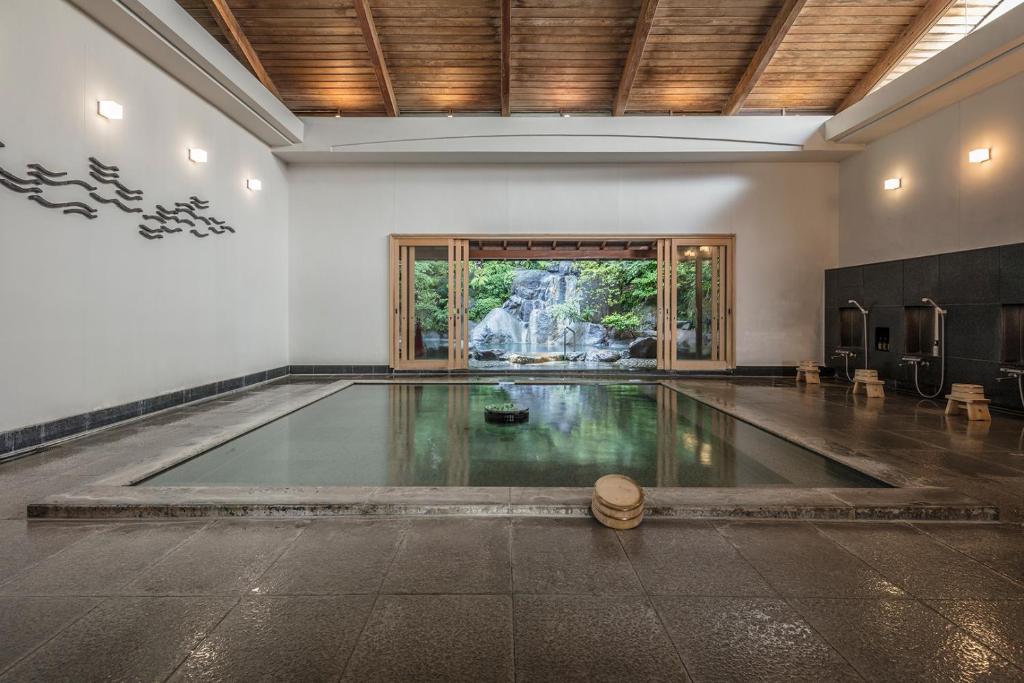 Hot spring bath