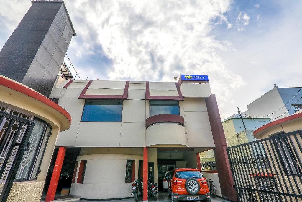 Flagship Hotel Executive Butler Colony Near Gomti Riverfront Park 外観