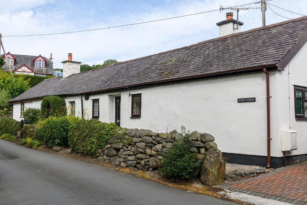 Tan y Celyn, Llangelynin