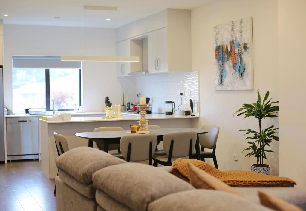 Cheerful 3-bedroom townhouse close to the city, Окленд