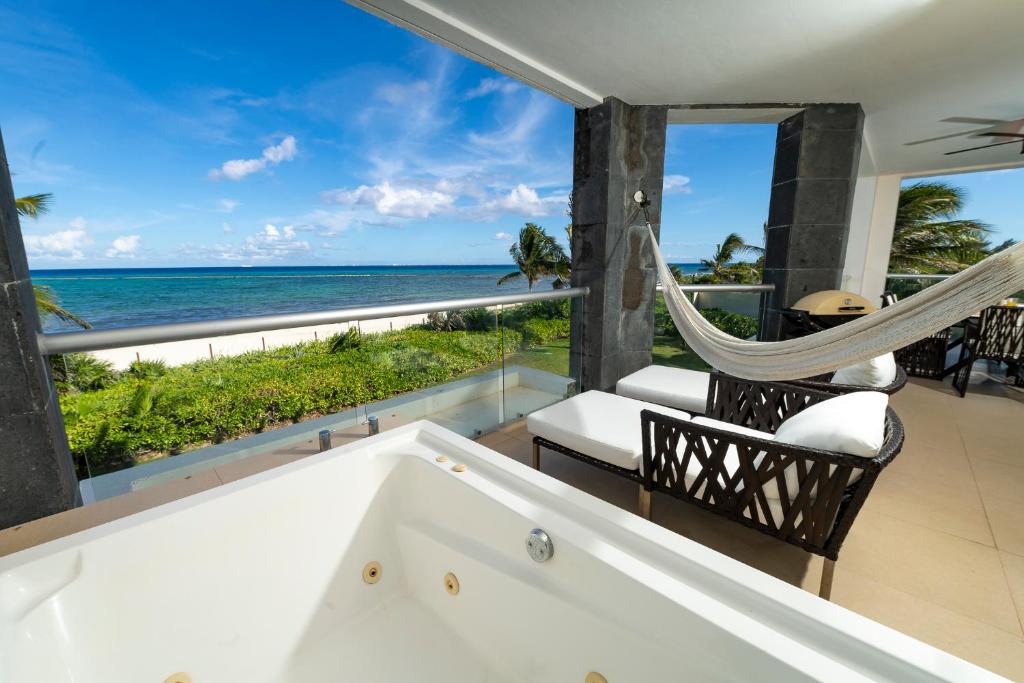 Stunning Ocean Front By Condo Boutique - 4