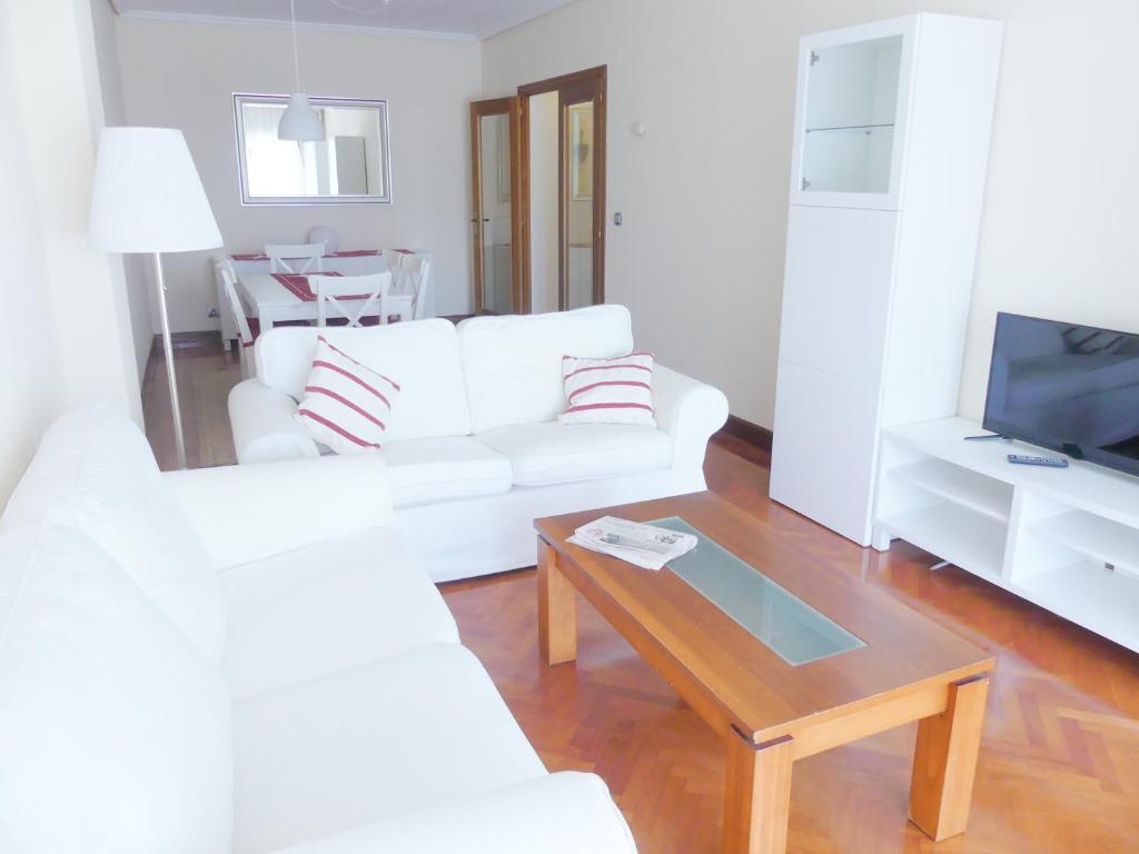 Apartamento luminoso, funcional y amplio en zona hospitalaria - 3