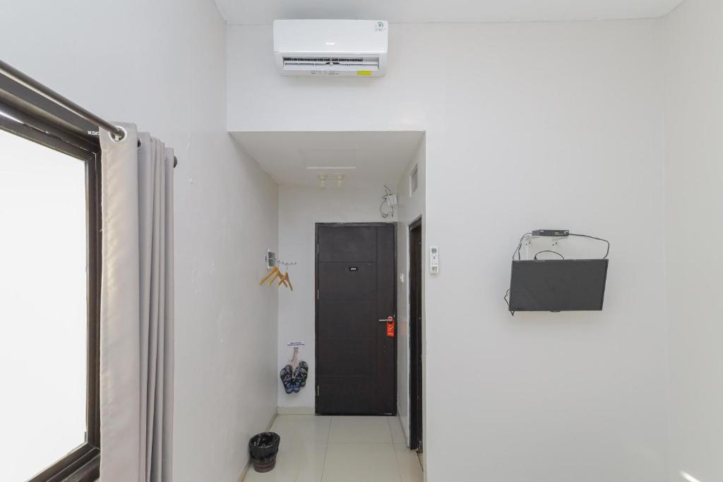 RedDoorz Plus At K23 Rungkut Madya photo