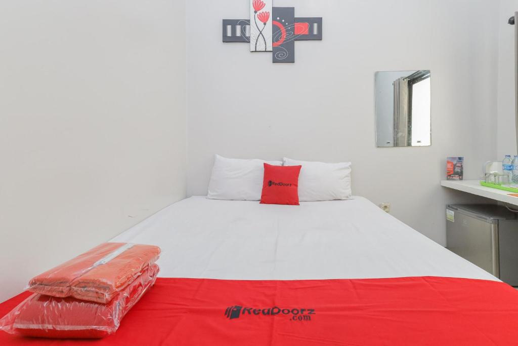 RedDoorz Plus At K23 Rungkut Madya photo