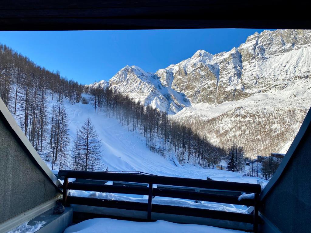 Cervinia Ski In Ski Out - Family Studio - 2