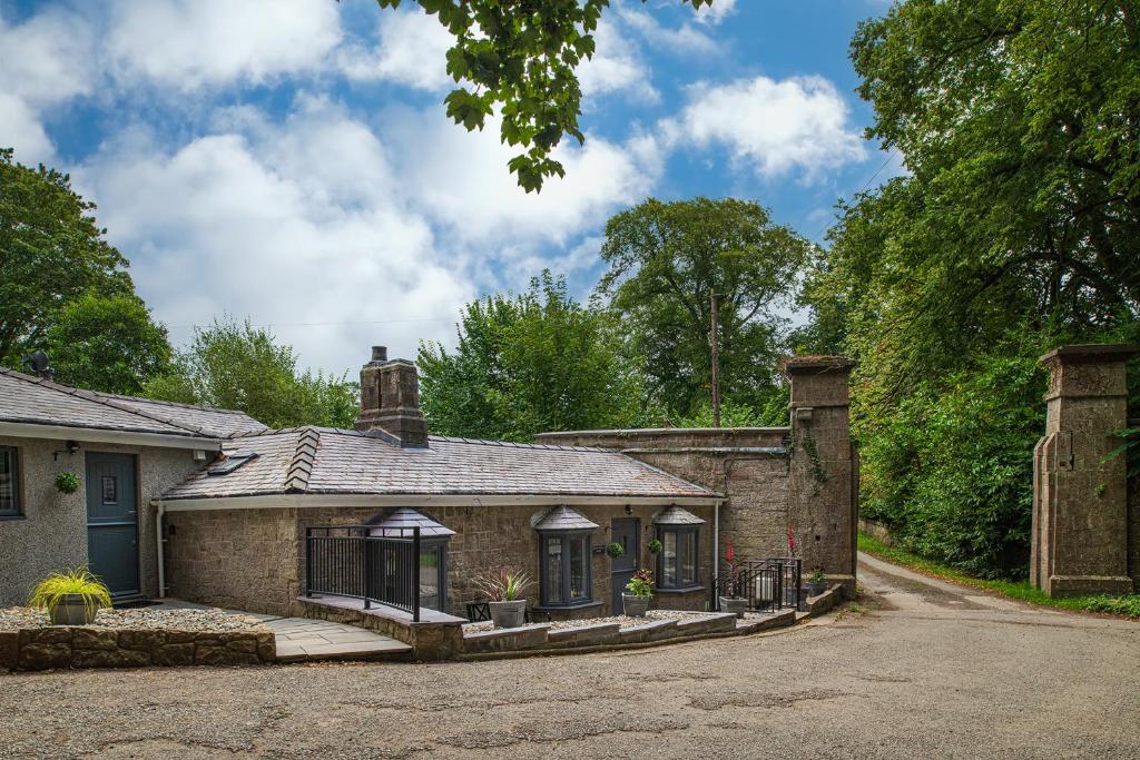 Bryntirion Lodge, Y Felinheli
