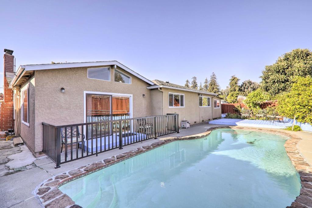 Union City Home Near Shopping and Sightseeing!
