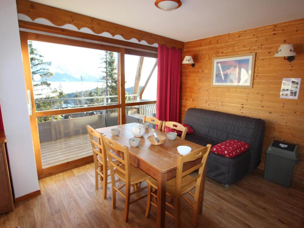 Charmant appartement à Chamrousse, 2 chambres, terrasse sud, proche pistes et commerces - FR-1-549-119, Chamrousse