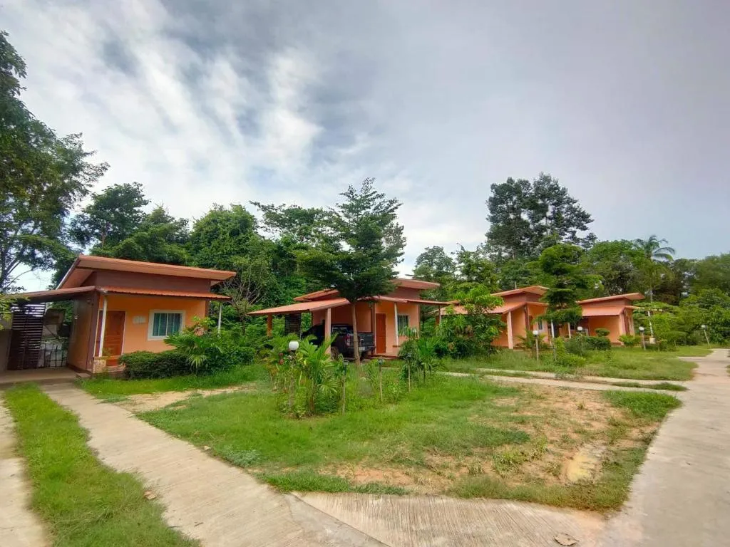 Tungngoen Resort, hotel in Ban Som Poi