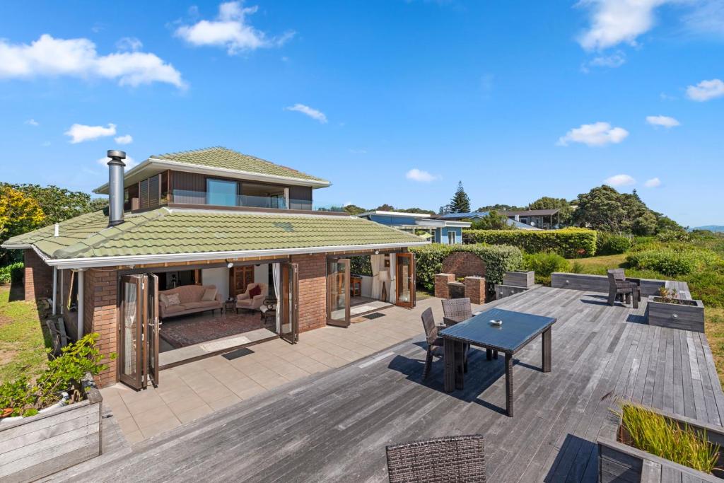 Island View Beach House - Paraparaumu Beach Home, Paraparaumu