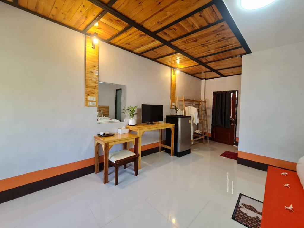 Shared lounge/TV area