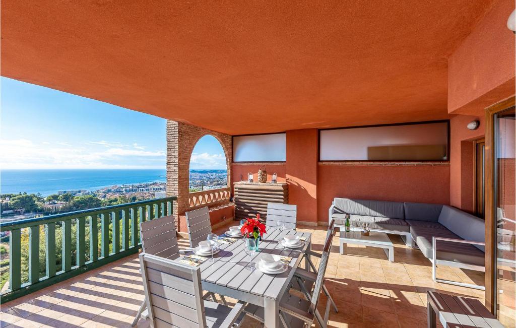 2 Bedroom Beautiful Apartment In Benalmádena - 1