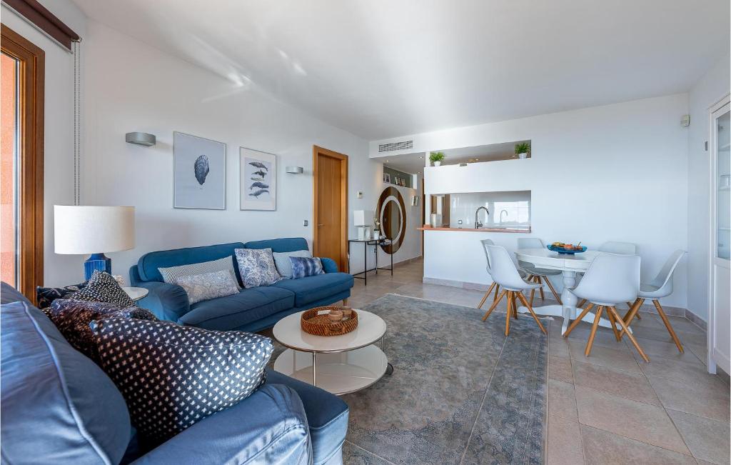 2 Bedroom Beautiful Apartment In Benalmádena - 4