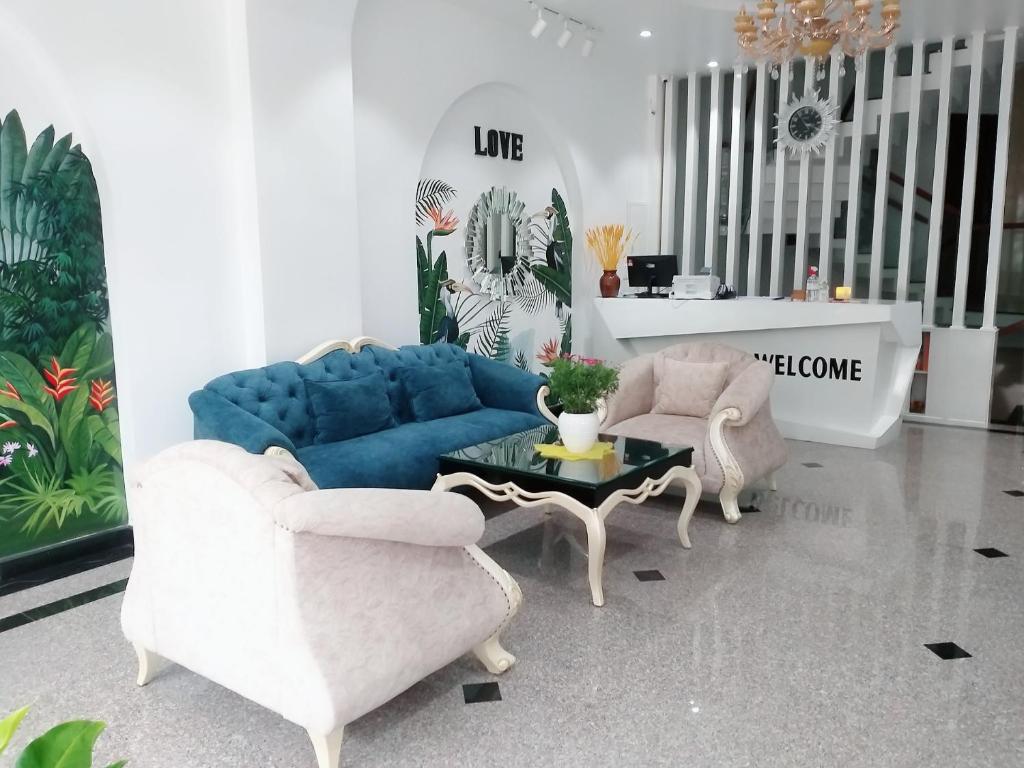 ホワイト コーヒー ハウス (White Coffee house) フロント・ロビー