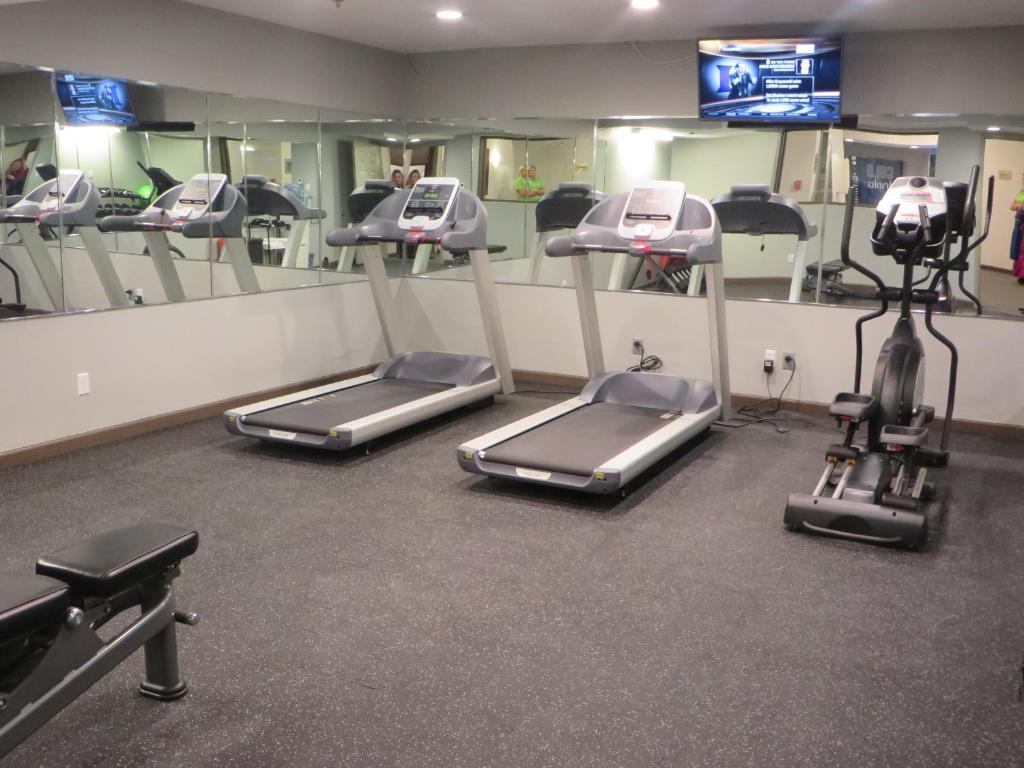 Ivy Court Inn and Suites photo