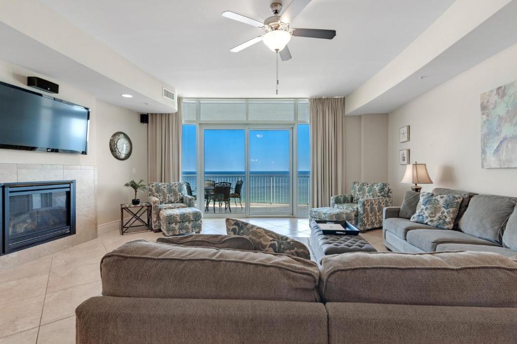 Turquoise C704, Orange Beach