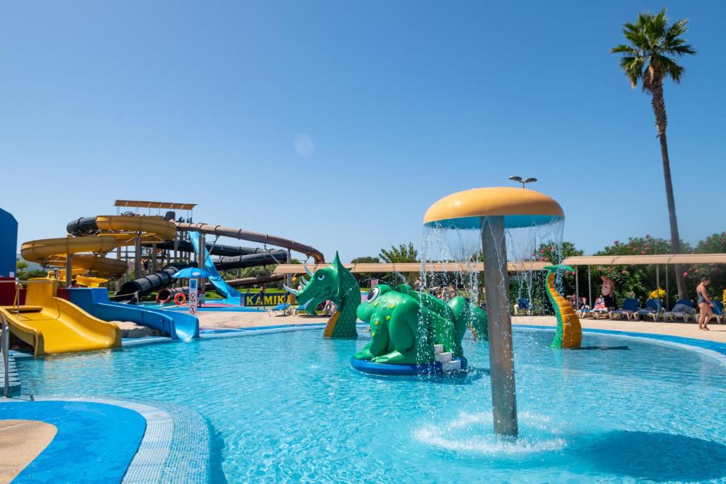 Aparthotel FLORA PARK & AQUAROCK — Swimming pool in Cala'n Bosch, Balearic Islands