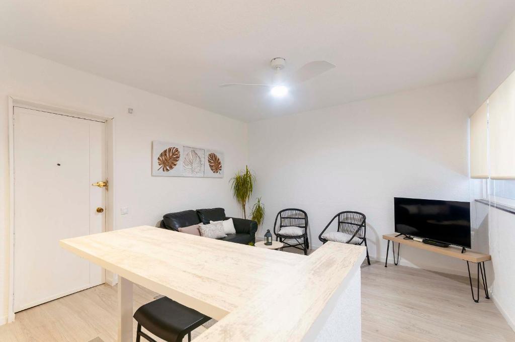 Modern,cozy and centric apartment next to beach - 3