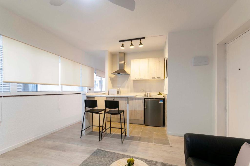 Modern,cozy and centric apartment next to beach - 5