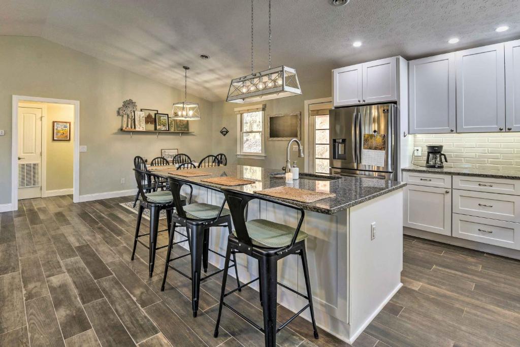 Secluded Franklin Retreat with Private Backyard, Franklin