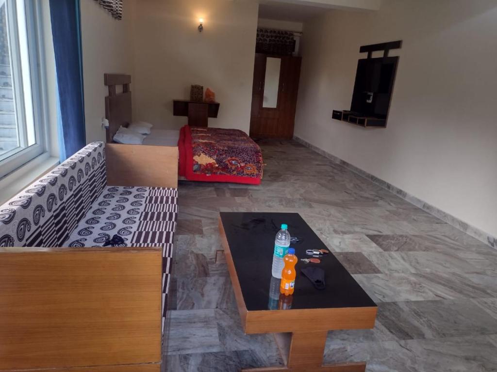 Shadow Homestay, Shoghi. photo
