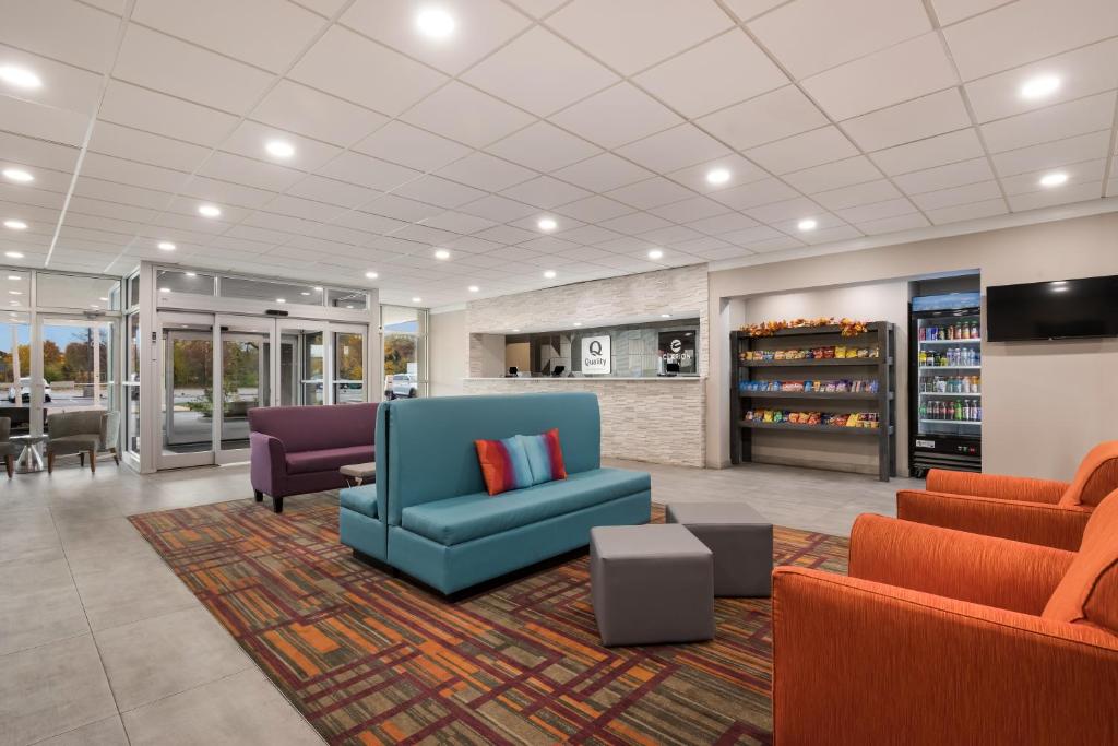 Clarion Hotel & Convention Center Joliet フロント・ロビー