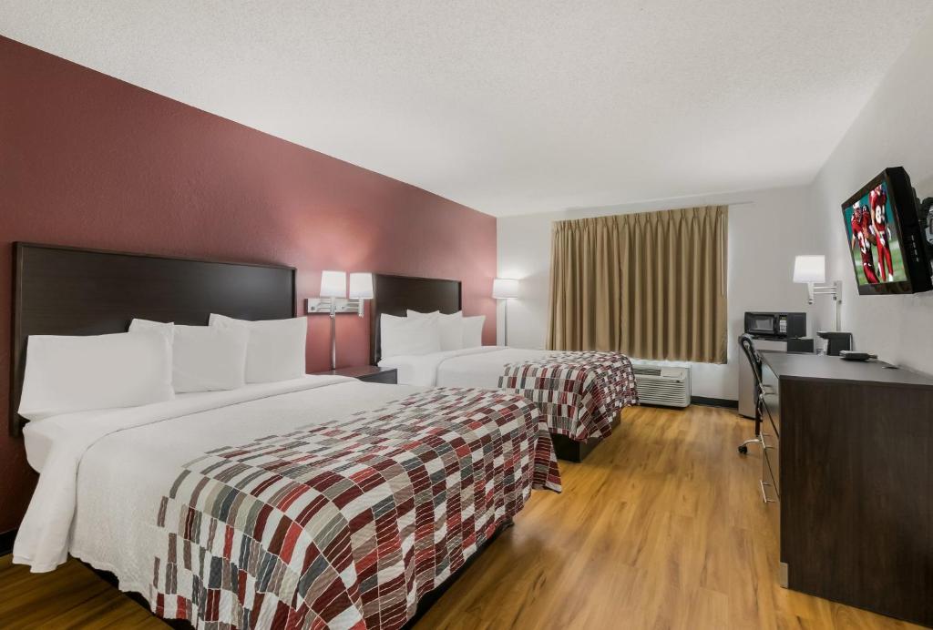 Red Roof Inn & Suites Knoxville East photo